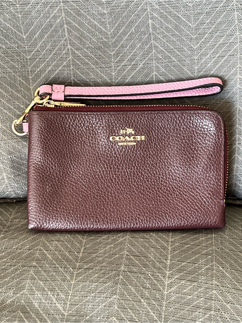 Coach Pink Bundle. Pink and Brown Leather Wristlet, Card Case & Flip Flops - Picture 4 of 16